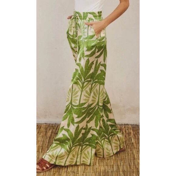 NWT Feels Like Sunshine Wide Leg Satin Pull On Pants Sz M Tropical Resort Beachy - Picture 1 of 10
